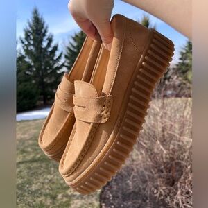 Clark’s women’s torhill penny loafers tan suede shoes NWOT